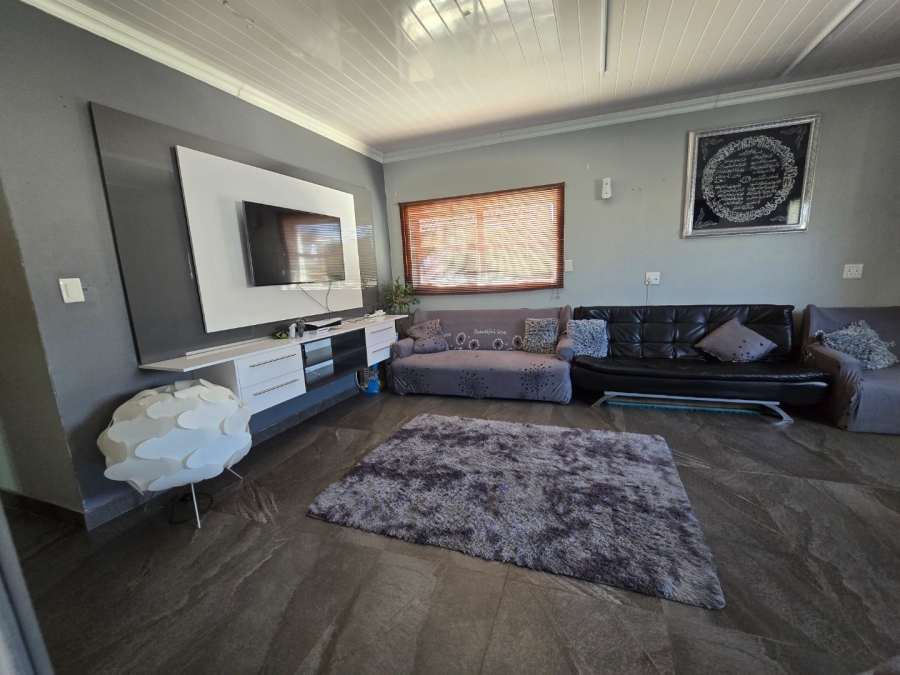 4 Bedroom Property for Sale in Wavecrest Western Cape